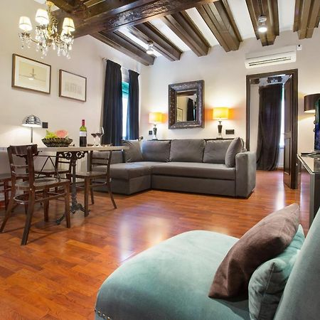 Stay U-Nique Apartments Carretes برشلونة المظهر الخارجي الصورة